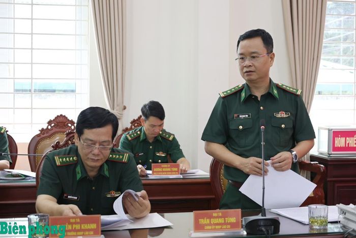 Đại tá Trần Quang Tùng, Chính ủy Bộ đội Biên phòng tỉnh Lào Cai phát biểu tại hội nghị. Ảnh: Tuấn Kiệt