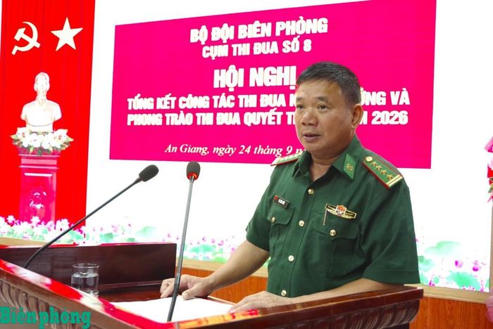 Đại tá Vũ Hữu Khởi, Hải đoàn trưởng Hải đoàn Biên phòng 28 phát biểu tại hội nghị. Ảnh: Lê Khoa