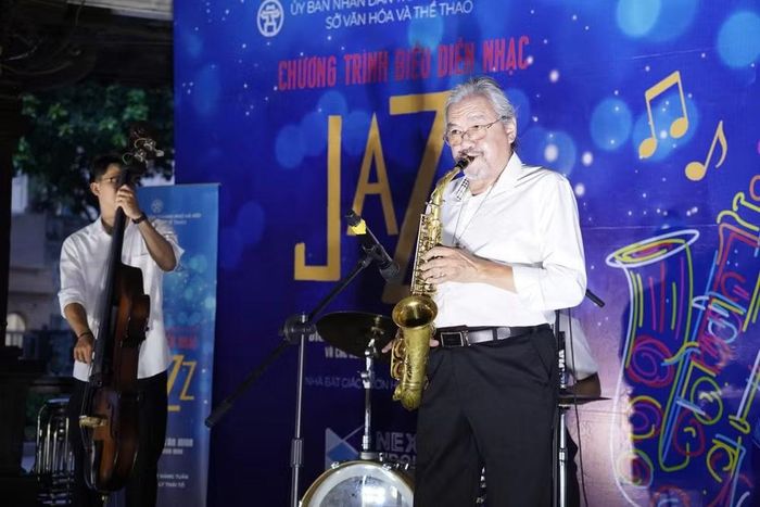 NSƯT Quyền Văn Minh trình diễn tại lễ khai mạc Hanoi Jazztival 2026, tối 17/9. Ảnh: BTC