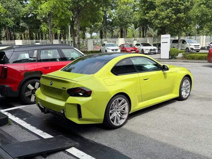 BMW M2 có hai tuỳ chọn hộp số sàn và tự động. Ảnh: Đại lý