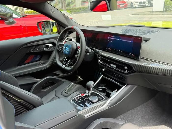 Thiết kế khoang lái BMW M2. Ảnh: Đại lý