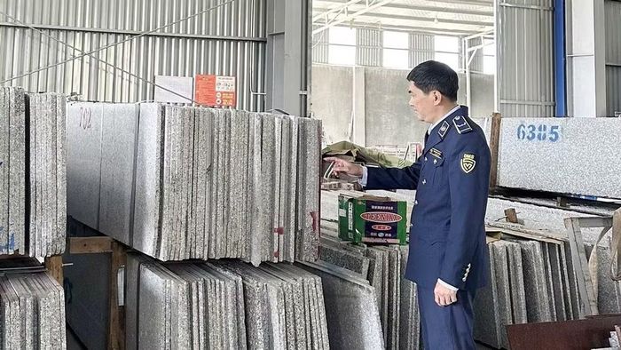 Chi cục Quản lý thị trường thành phố Bắc Ninh xử lý 331 vụ vi phạm hàng giả, quyền sở hữu công nghiệp và hàng nhập lậu trong quý III. Ảnh: bacninh.gov.vn