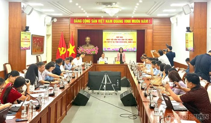 Quang cảnh họp báo.