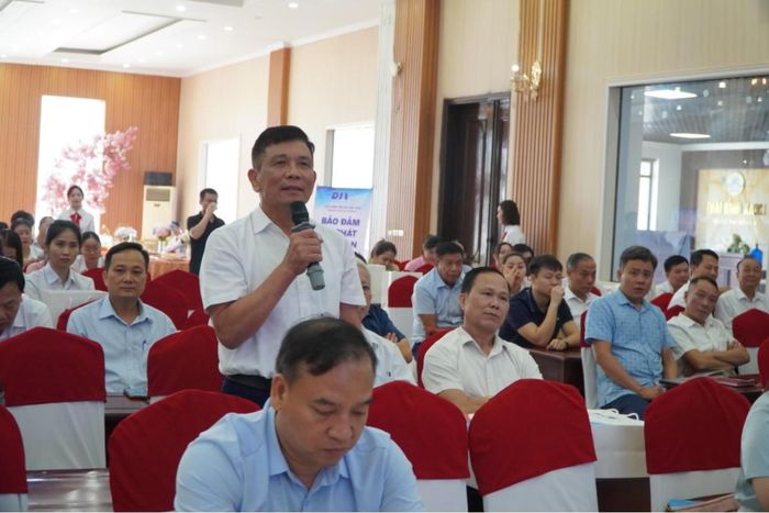 Đại biểu và khách mời trao đổi, thảo luận tại phần Tọa đàm.