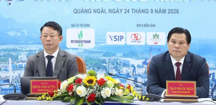 Chủ trì hội thảo là ông Phùng Công Sưởng - Tổng Biên tập Báo Tiền Phong và ông Trần Phước Hiền - Phó Chủ tịch UBND tỉnh Quảng Ngãi.