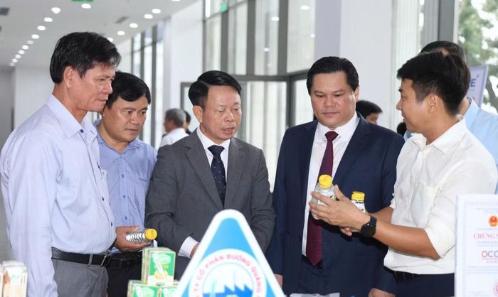 Những sản phẩn tiêu biểu được trưng bài tại hội thảo.