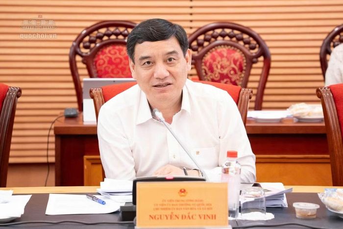 Chủ nhiệm Ủy ban Văn hóa và Xã hội của Quốc hội Nguyễn Đắc Vinh đề nghị Bộ Y tế tham vấn đầy đủ các đối tượng chịu tác động, bảo đảm các quy định chặt chẽ, dựa trên căn cứ khoa học, thực tiễn và khả thi. (Ảnh: Quochoi.vn)