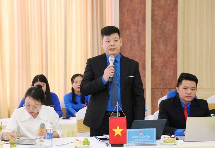 Đại biểu Tỉnh Đoàn Sơn La và Đoàn Thanh niên tỉnh Bò Kẹo và tỉnh Luông Nậm Thà phát biểu trao đổi kinh nghiệm.
