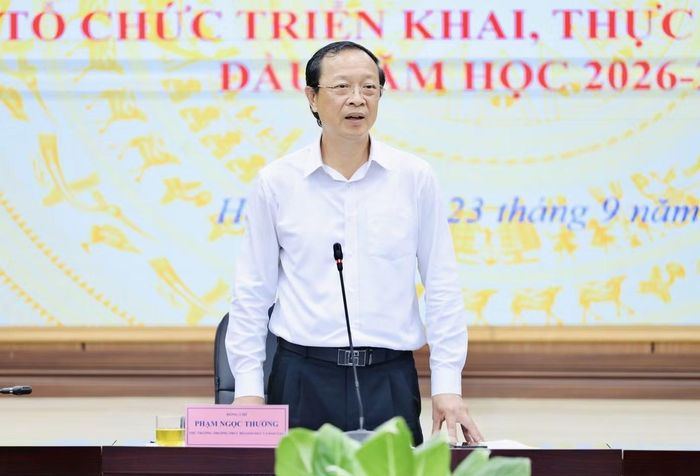 Thứ trưởng Thường trực Bộ GD&ĐT Phạm Ngọc Thưởng phát biểu chỉ đạo tại buổi làm việc.