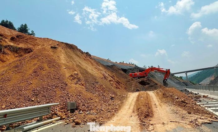 Lãnh đạo UBND tỉnh Lạng Sơn yêu cầu trước 31/10 phải hoàn thành toàn bộ mặt bằng để dự án thi công, thông xe tháng 12/2026.
