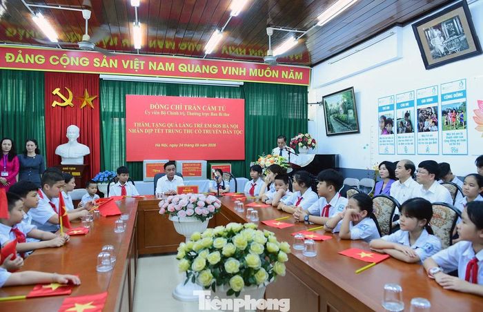 Chương trình diễn ra trong không khí tươi vui, ấm áp.