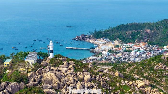 Xã đảo Nhơn Châu, hay còn gọi là Cù Lao Xanh.