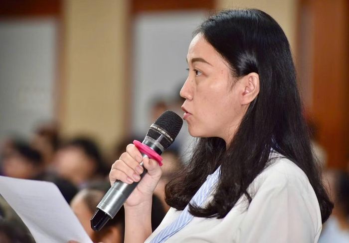 Cử tri nêu ý kiến với các ĐBQH.
