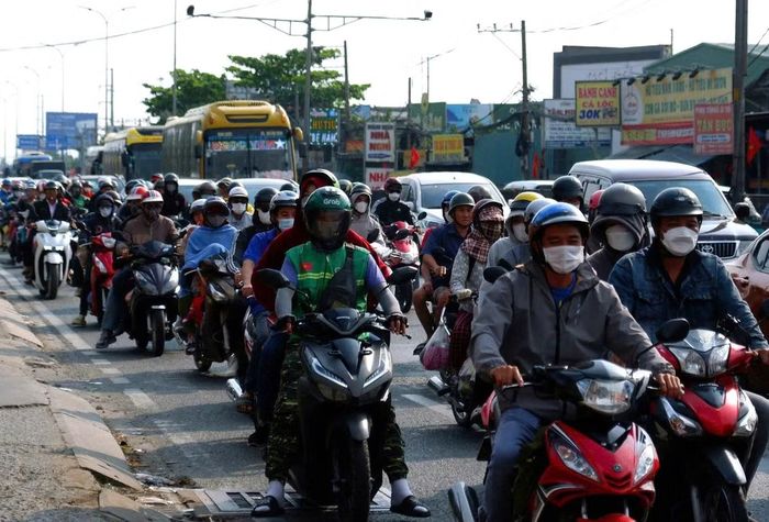 Kẹt xe là câu chuyện nan giải tại TPHCM.