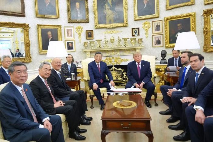 Lãnh đạo Mỹ - Trung và các quan chức cấp cao của hai nước. (Ảnh: AP)