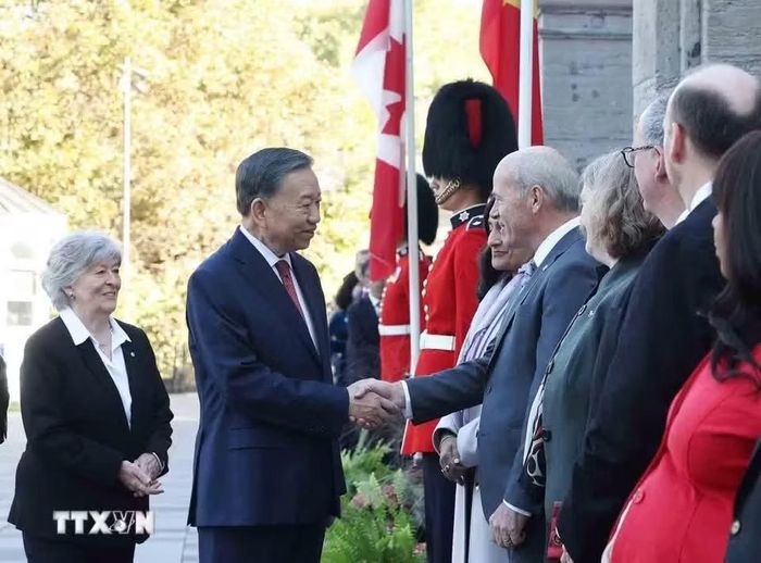 Tổng Bí thư, Chủ tịch nước Tô Lâm với thành viên đoàn Canada. (Ảnh: Thống Nhất/TTXVN)