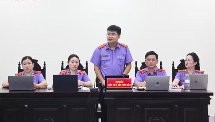 Viện Kiểm sát nêu quan điểm luận tội.
