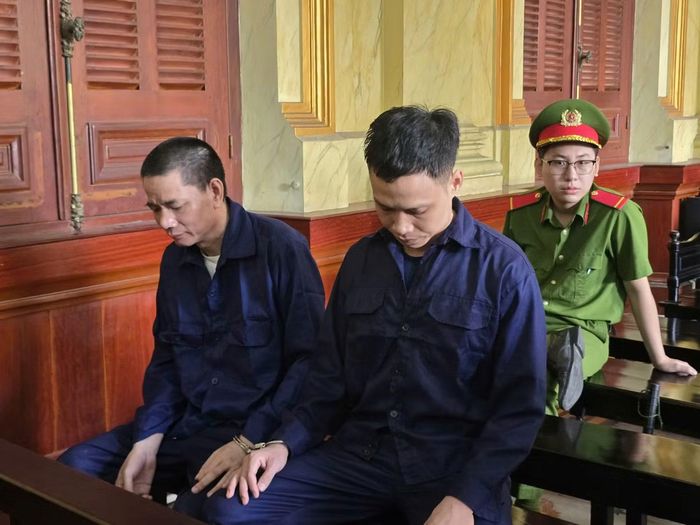 Hai bị cáo tại phiên tòa ngày 25/9.