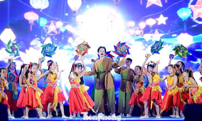 Tiết mục văn nghệ được các bạn nhỏ biểu diễn tại chương trình. Ảnh: Xuân Tùng