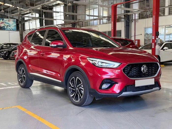 Mẫu xe MG ZS đang được một số đại lý 'xả kho' để chuẩn bị đón bản mới ra mắt.