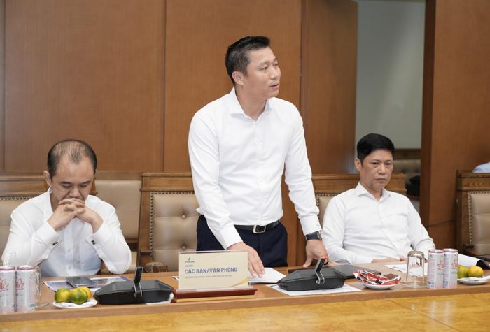 Ông Đoàn Trọng Sinh - Phó Trưởng ban Khoa học công nghệ và Chuyển đổi số PETROVIETNAM phát biểu tại cuộc họp.