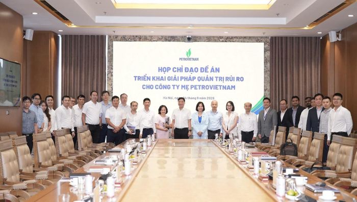 Các đại biểu tham dự cuộc họp.
