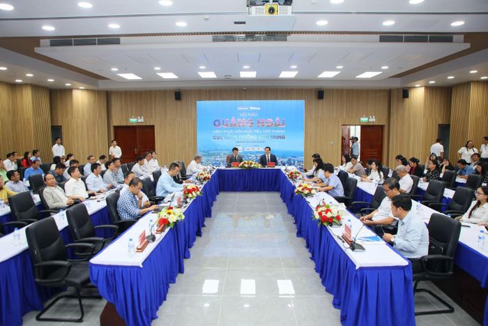 Hội thảo do ông Trần Phước Hiền - Phó Chủ tịch UBND tỉnh Quảng Ngãi và ông Phùng Công Sưởng - Tổng Biên tập Báo Tiền Phong chủ trì.