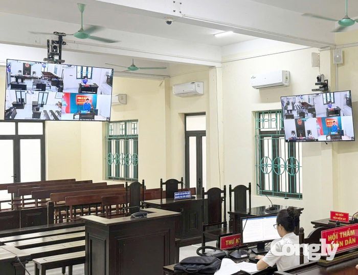 Phiên xét xử được tổ chức theo hình thức trực tuyến.
