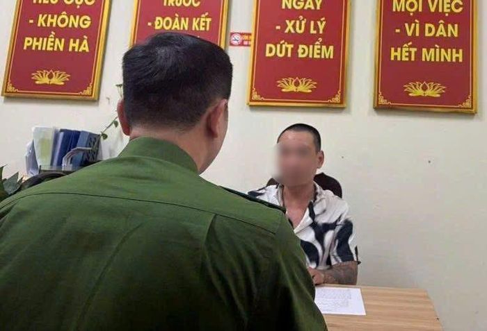 Nguyễn Đồng Công say rượu, đập phá gương chiếu hậu ô tô khi va chạm giao thông.