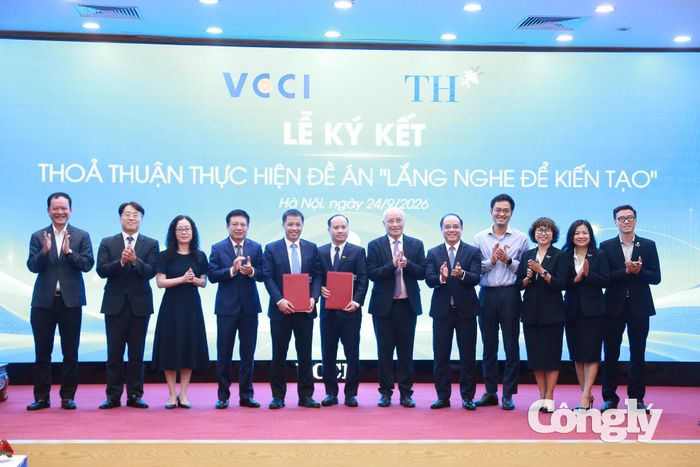Trong khuôn khổ chương trình, Liên đoàn thương mại và công nghiệp Việt Nam cũng đã ký kết Thỏa thuận hợp tác thực hiện Đề án “Lắng nghe để Kiến tạo” cùng Tập đoàn TH.