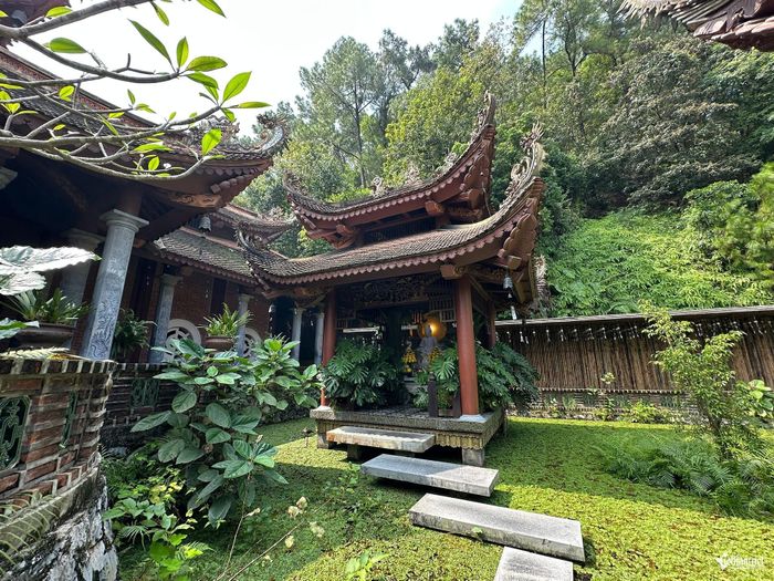 Tên gọi “Địa Tạng Phi Lai” mang ý nghĩa: “Địa Tạng” là danh hiệu của Bồ tát Địa Tạng, vị Bồ tát mang đại nguyện cứu độ tất cả chúng sinh trong cõi u minh, địa ngục; “Phi Lai” có nghĩa là “không còn đến nữa”, ám chỉ nơi đây đã trở thành chốn an lạc viên mãn, một cõi Tịnh độ giữa trần thế.