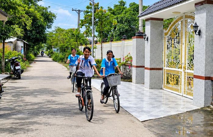 Nhờ những người thầy gánh đất mở đường, khát vọng học tập của trẻ em ở phum sóc Khmer. Ảnh: DT