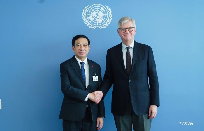 Đại tướng Phan Văn Giang và ông Jean-Pierre Lacroix. Ảnh: TTXVN