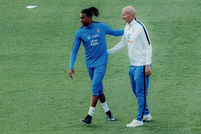 Người Pháp kỳ vọng Zidane giúp thế hệ Olise chiến thắng. Ảnh: FFF