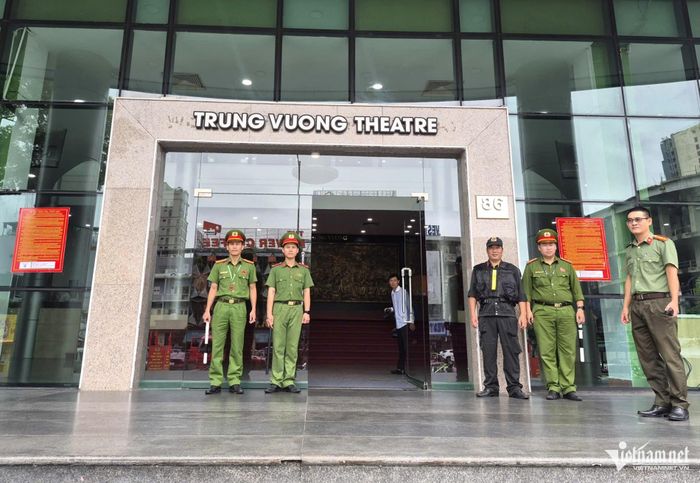 Công tác bảo đảm an ninh tại các điểm cầu trực tuyến được tăng cường. Ảnh: HG