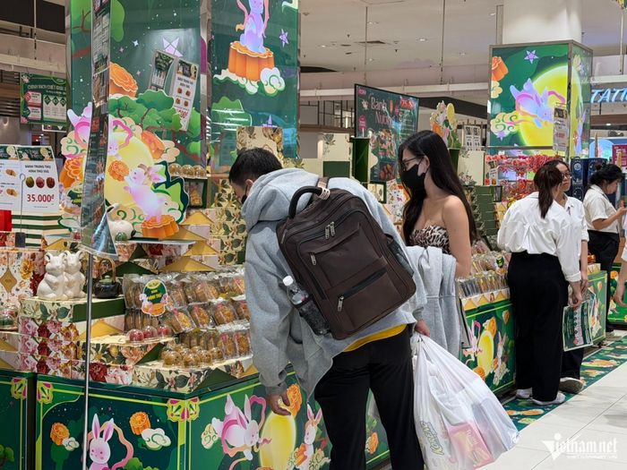 Thị trường bánh Trung thu đang bước vào mùa cao điểm mua sắm. Ảnh: Thu Hà