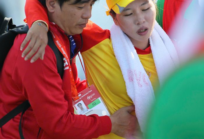 Tay chèo Việt Nam đã chiến đấu hết khả năng. Tại Asiad 20, các VĐV Rowing Việt Nam đối mặt khó khăn khi lịch thi đấu bất ngờ bị dồn từ 5 ngày xuống còn 2 ngày do ảnh hưởng của mưa bão.