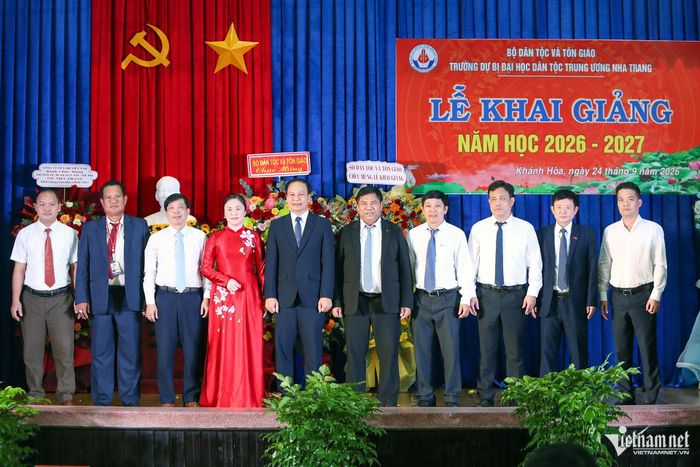 Thứ trưởng Bộ Dân tộc và Tôn giáo Y Thông dự lễ khai giảng của Trường Dự bị Đại học Dân tộc Trung ương Nha Trang. Ảnh: Xuân Ngọc