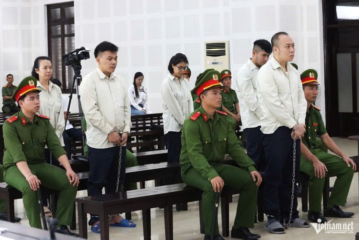 Các bị cáo tại phiên tòa.