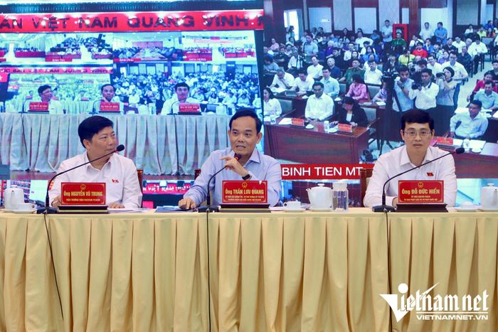 Bí thư Thành ủy TPHCM Trần Lưu Quang, Trưởng Đoàn ĐBQH TPHCM chủ trì buổi tiếp xúc cử tri