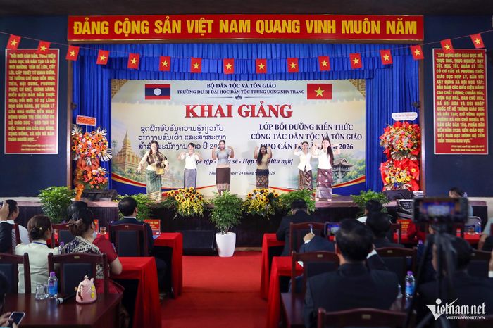 Các tiết mục văn nghệ đặc sắc trong lễ khai giảng. Ảnh: Xuân Ngọc