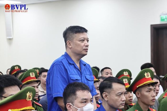 Bị cáo Hoàng Mạnh Hà khai báo trước tòa.