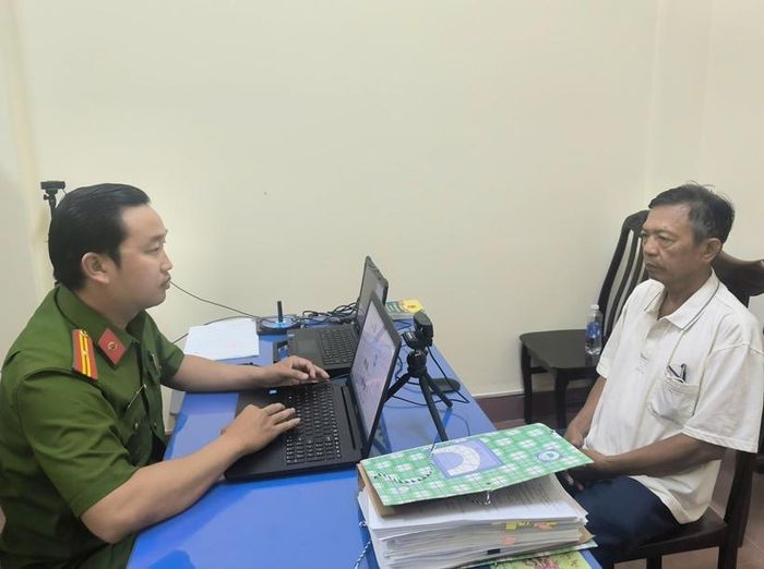 Đối tượng Trần Văn Ngân tại Cơ quan Công an. (Ảnh:CA)