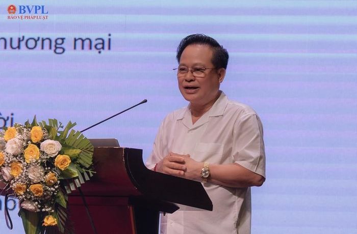  TS. Trịnh Minh Anh- nguyên Vụ trưởng, Chánh Văn phòng Ban chỉ đạo liên ngành Hội nhập kinh tế quốc tế trình bày chuyên đề Tổng quan về APEC và Năm APEC Việt Nam 2027. Ảnh: NH.