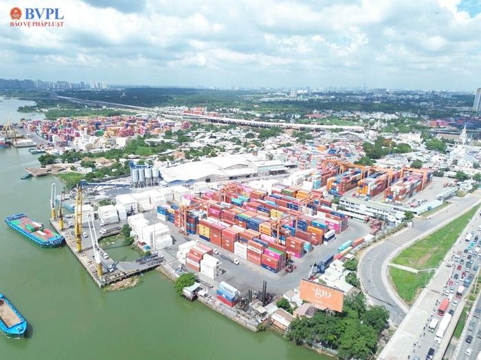 8 tháng đầu năm 2026, tổng vốn đầu tư đăng ký vào các khu chế xuất, khu công nghiệp đạt 5,437 tỉ USD, trong đó vốn FDI đạt gần 4,15 tỉ USD, chiếm 76,32%. (Ảnh: Xuân Trường).