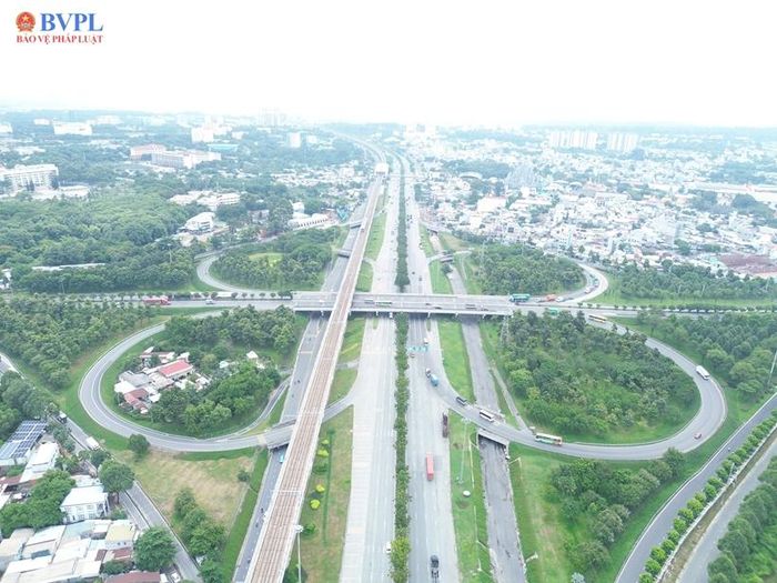 Hạ tầng là "đòn bẫy" thúc đẩy sự phát triển của các khu chế xuất, khu công nghiệp. (Ảnh: Xuân Trường).