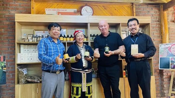  Sản phẩm dược liệu của người Dao đỏ tại Tả Phìn đang được phát triển gắn với dịch vụ chăm sóc sức khỏe và du lịch. Ảnh: Báo Nhân Dân.