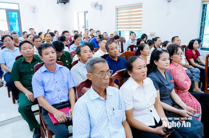 Cử tri xã Thuần Trung tham dự hội nghị. Ảnh: Phạm Bằng