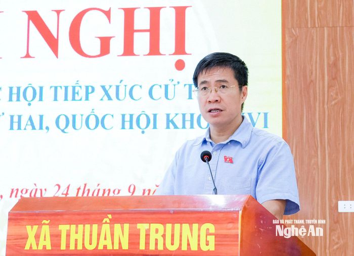 Đại biểu Quốc hội Hoàng Minh Hiếu - Ủy viên chuyên trách Ủy ban Pháp luật của Quốc hội thông báo đến cử tri dự kiến chương trình, nội dung kỳ họp thứ 2, Quốc hội khóa XVI. Ảnh: Phạm Bằng
