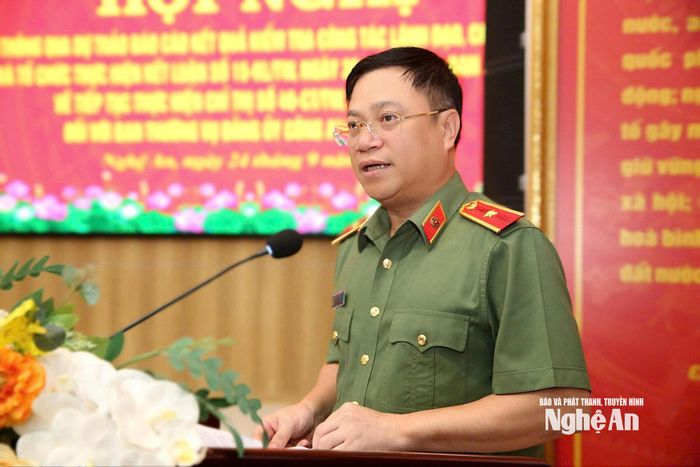 Đồng chí Thiếu tướng Đinh Việt Dũng - Ủy viên Ban Thường vụ Tỉnh ủy, Bí thư Đảng ủy, Giám đốc Công an tỉnh phát biểu tại hội nghị.